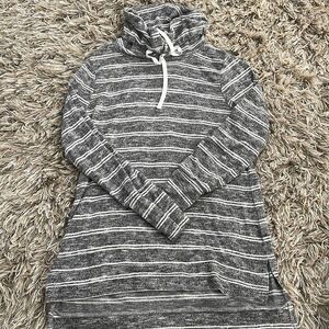 Pink Rose Sweater. Gray Striped. Size Small‎
